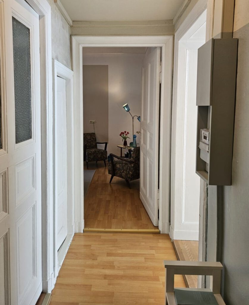 Ein Flur zum Behandlungsraum.